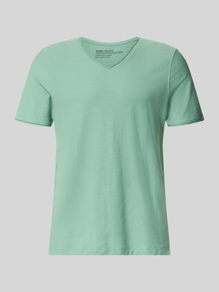 Produktfoto, T-Shirt mit V-Ausschnitt und Rollsaum von MCNEAL in Mintgrün, reine Baumwolle, Regular Fit, glatte Stofftextur, Vorderansicht.