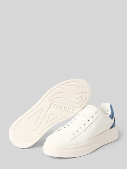 Produktfoto, Sneaker aus Leder-Textil-Mix Modell 'ELBINA14' von Guess in Weiß mit abgerundeter Spitze, Schnürung, Logo, 5 cm Absatzhöhe, 7 cm Schafthöhe, 9 cm Schaftweite