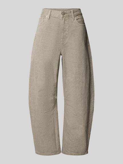Produktfoto, Barrel Jeans aus reiner Baumwolle von Calvin Klein Jeans in sandigem Beige mit lockerer Passform, sichtbare Nähte und glatter Baumwoll-Denim-Struktur