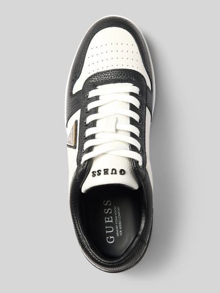 Produktfoto, Sneaker aus echt leer Model 'Uddent' von GUESS, wit en zwart met logodetail, vetersluiting, afgeronde pasvorm, heren, hakhoogte 3 cm, schachthoogte 7 cm, schachtbreedte 9 cm