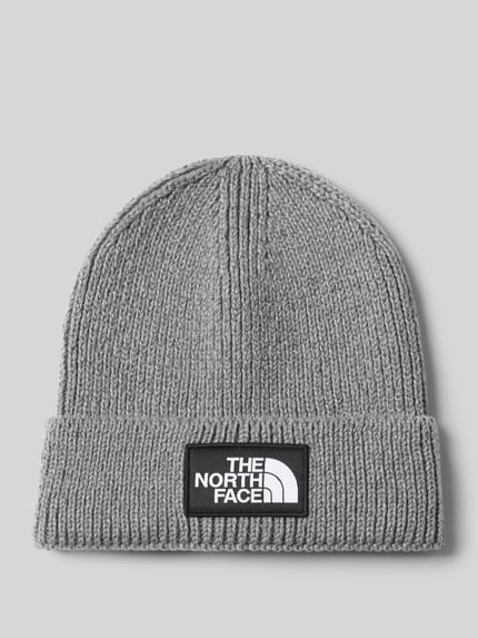 Produktfoto, Beanie in Ripp-Optik von The North Face in Hellgrau, gestrickte Struktur, breiter Umschlag, Label-Patch sichtbar