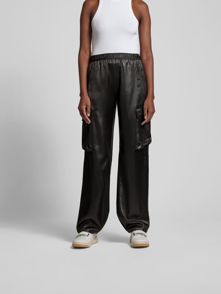 Filippa K Cargohose in Leder-Optik Dunkelbraun 4