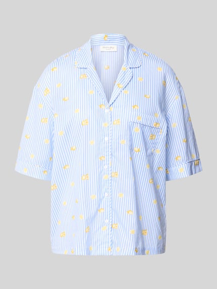 Produktfoto, Pyjama-Oberteil im Allover-Look von Christian Berg Woman, blau-weiß gestreift mit gelben Punkten, reine Baumwolle, Relaxed Fit, Reverskragen, Brusttasche