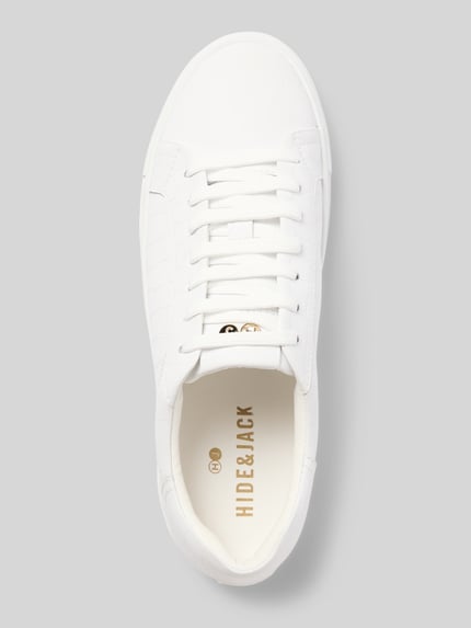 Produktfoto, sneakersy z aplikacją z logo model 'Essence' od Hide&Jack, biel, wężowy wzór, zaokrąglony krój, wiązanie, wysokość obcasa 3 cm, wysokość cholewki 7 cm, szerokość w rozmiarze 44: 10 cm