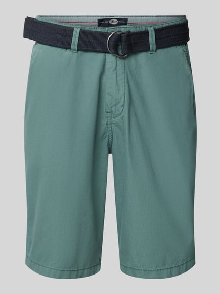 Produktfoto, Chino Shorts mit Gürtel und Eingrifftaschen von Petrol, bawełna, krój straight fit, zapięcie na guzik i zamek błyskawiczny, pasek z podwójnym pierścieniem, wpuszczane kieszenie francuskie, tylne kieszenie z wypustką, szerokość w rozmiarze M: 43 cm, długość wewnętrzna nogawki: 26 cm