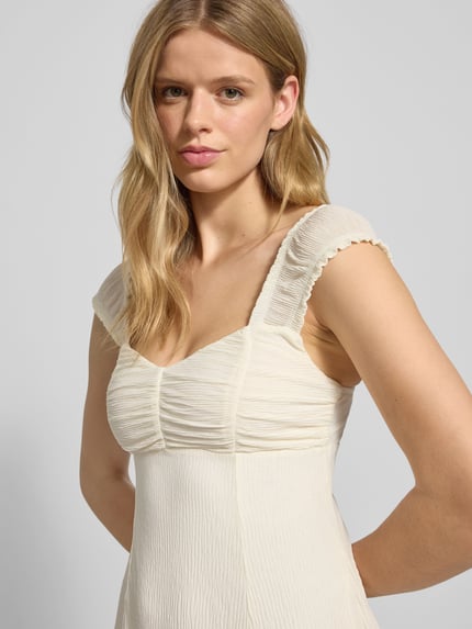ONLY Tailliertes Minikleid mit Raffung Modell 'HELDA' Offwhite 3