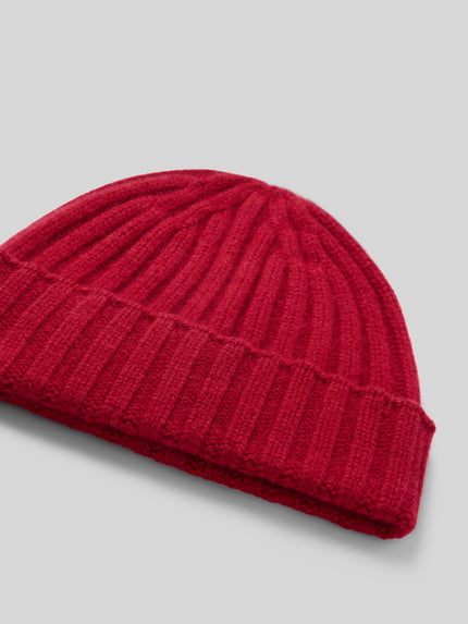 Produktfoto, Beanie in Strick-Optik von Christian Berg Men w kolorze czerwonym, szeroki brzeg, imitacja dzianiny, ścieg warkoczowy, efekt prążkowania