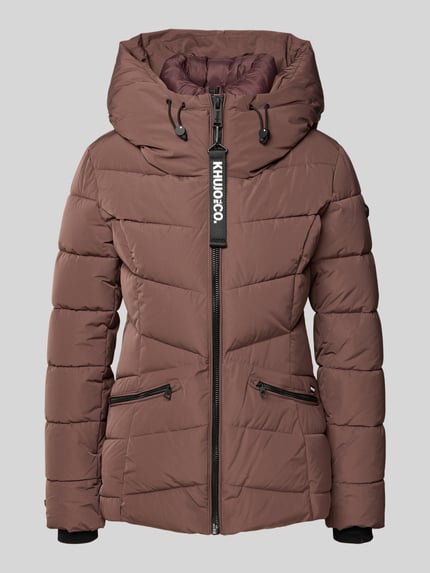 Produktfoto, Steppjacke mit Kapuze von khujo w kolorze brązowym, regular fit, suwak, kieszenie, detal z logo, pikowana tekstura