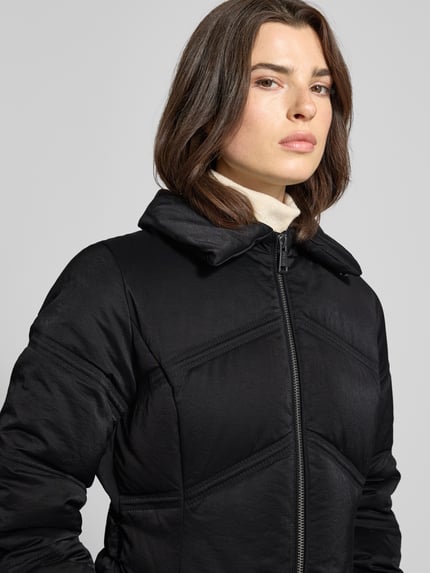 GUESS Płaszcz pikowany z paskiem model ‘ALIENOR’ Czarny 3
