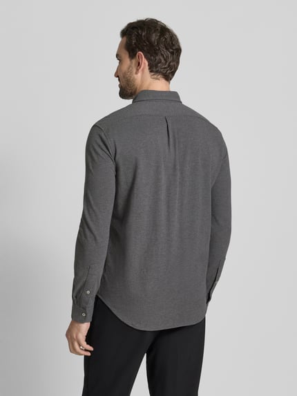Mannelijk model draagt Freizeithemd mit Knopfleiste van Polo Ralph Lauren in grijs, katoen, regular fit, rugaanzicht, lange mouwen.