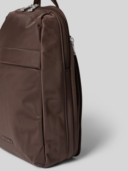 Produktfoto, brauner Rucksack mit Logo-Detail Modell 'Maxon' von BOGNER, glatte Textur, mehrere Reißverschlüsse, Damen Rucksack