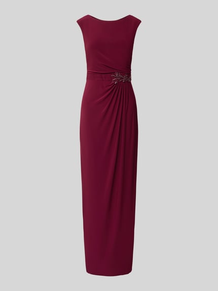 Produktfoto, Abendkleid mit Raffungen von Adrianna Papell in dunklem Rot, tailliert, ärmellos, glänzende Pailletten, glatte Textur