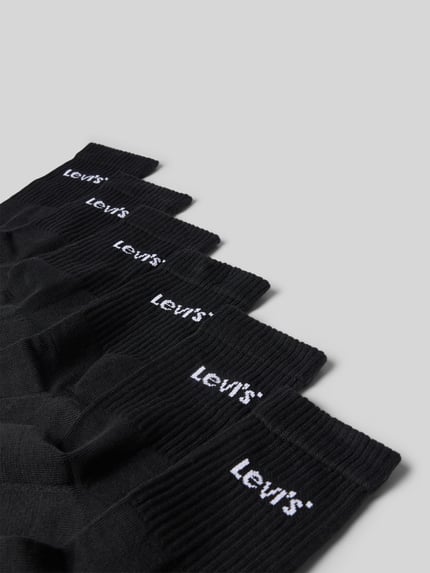 Produktfoto, Socken aus Baumwoll-Mix im 3er-Pack von Levi's® in Schwarz mit weißem Logo, glatte Struktur, Herren Socken von Levi's®.