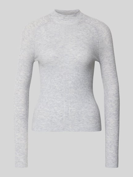 Produktfoto, Strickpullover mit Woll-Anteil von MYON in Hellgrau, eng anliegend, Ripp-Optik, Lochmuster vorn, Stehkragen, Damenmode