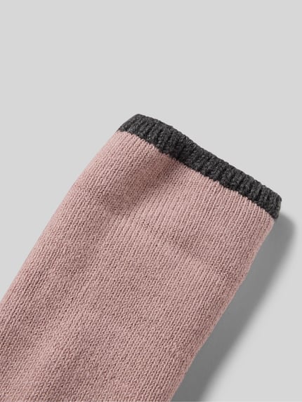 Produktfoto, Sokken met elastische band Model 'CUDDLE PADS' van Falke, katoenmix met scheerwol, nauwsluitend, dames, roze met grijs.