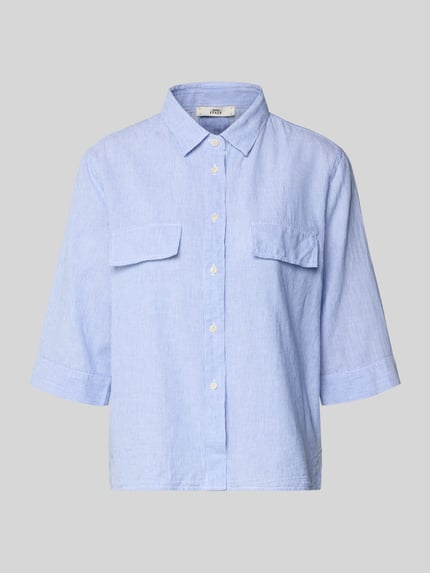 Produktfoto, lichtblauwe dames blouse uit mix van katoen en linnen, model 'BEA' van 0039 Italy met borstzakken, overhemdkraag, knoopsluiting, loose fit, 3/4-mouwen, rechte vorm, fijne textuur.