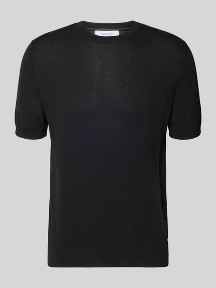 Produktfoto, schwarzes Strickshirt mit Rundhalsausschnitt von MARKUP, Regular Fit, feine Textur, Label-Detail, Rückenlänge 60 cm