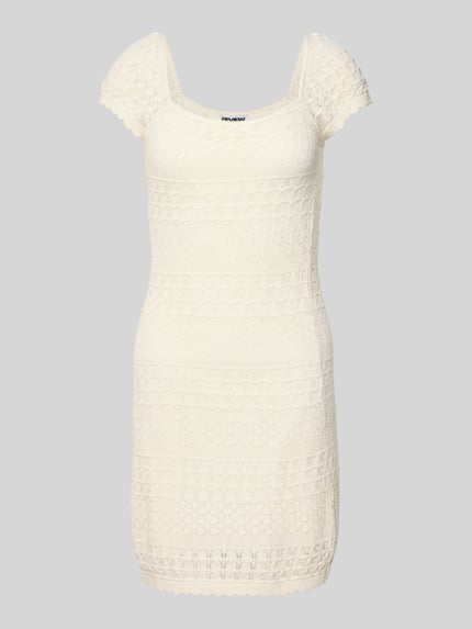 Produktfoto, Strickkleid mit Strukturmuster und Wellensaum von REVIEW in Creme, Reine Baumwolle, Gerader-Schnitt, Minikleid, feine Textur