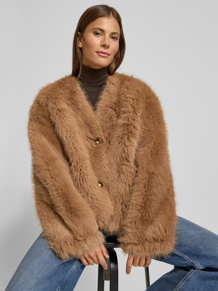 Essentiel Antwerp Boxy Fit Webpelzjacke mit Knopfleiste Modell 'IJACKET' Camel 3