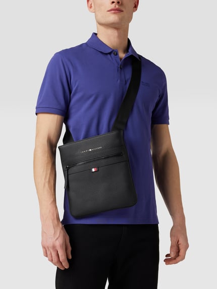 Tommy Hilfiger Torebka na długim pasku z nadrukiem z logo Czarny 1
