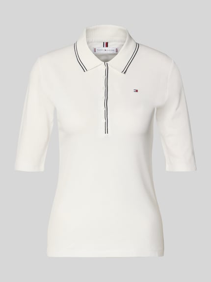 Productfoto, Slim Fit Poloshirt aus Lyocell-Mix van Tommy Hilfiger, effen wit met contrasterende strepen, logo-stiksel, piqué-structuur, korte knoopsluiting, halve mouw, damesmodel