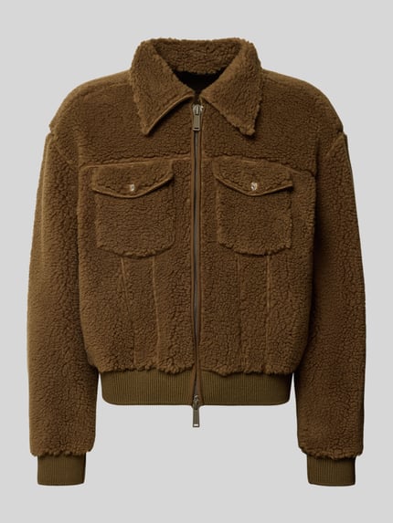 Produktfoto, Teddy-Jacke mit Zweiwege-Reißverschluss von Dsquared2, brązowe futerko, kieszenie z patką, prążkowane wykończenia, krój regular fit, wykładany kołnierz, zamek błyskawiczny dwustronny, Długość tyłu w rozmiarze M: 62 cm, Szerokość ramion w rozmiarze M: 53 cm, Szerokość klatki piersiowej w rozmiarze M: 60 cm, Długość rękawów w rozmiarze M: 62 cm