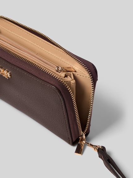 Productfoto, portemonnee in leerlook model 'MELODY' van GUESS met hoofdvak met ritssluiting en logodetail, dames portemonnee