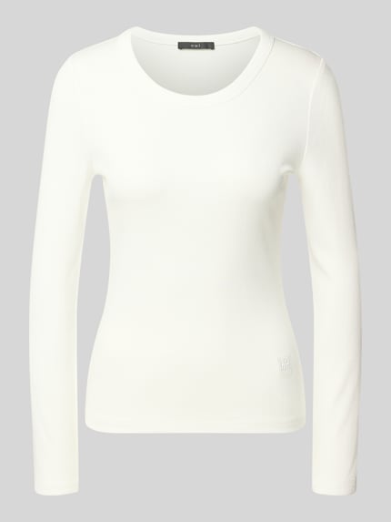 Produktfoto, Regular Fit Langarmshirt aus Baumwoll-Mix von Oui, Damen Langarmshirt in Creme, Rundhals, Label-Stickerei, glatte Textur.