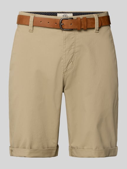 Produktfoto, Shorts mit Gürtel Modell 'MIKE' von Redefined Rebel in Beige, glatte Oberfläche, seitliche Eingrifftaschen, regelmäßiger Schnitt.