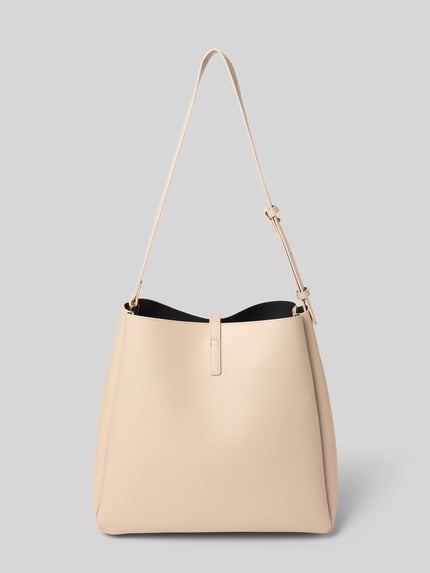 Produktfoto, Crossbody Bag in Leder-Optik Modell 'LOVIISA' von Seidenfelt, Beige, glatte Textur, Magnetverschluss, Hauptfach, 30 cm Breite, 30 cm Länge, 12 cm Tiefe, Schulterriemen 60 cm