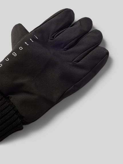 Productfoto, zwarte Handschuhe mit gerippten Abschlüssen van bugatti, winddicht, effen materiaal, verticale ribmanchet, close-up textuur