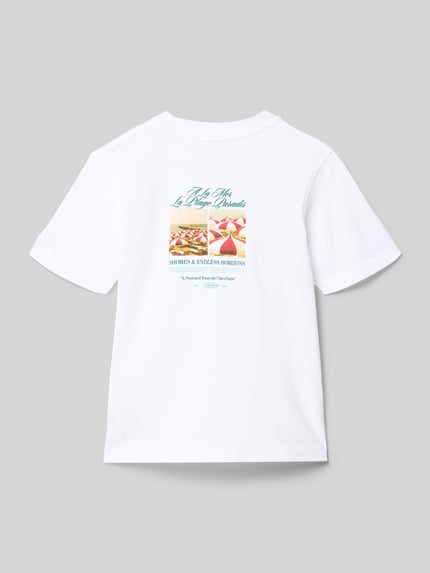 Produktfoto, weißes T-Shirt mit Rundhalsausschnitt Modell 'CASSIS' von Jack & Jones, bunter Statement-Print auf dem Rücken, reine Baumwolle, Regular Fit, Rückenlänge Größe 140: 51 cm