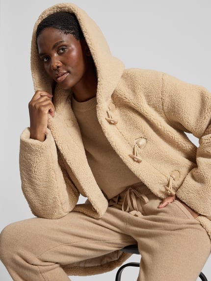 Juvia Mantel aus Teddyfell mit Kapuze Sand 3