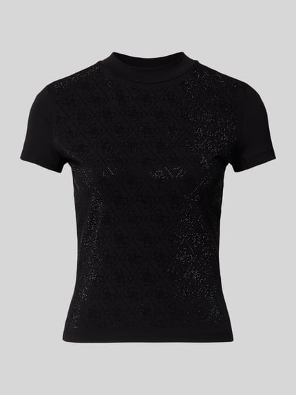 Produktfoto, Slim Fit T-Shirt mit Allover-Strasssteinbesatz von Guess, czarny damski t-shirt, stójka, bawełna i elastan, detal z logo, długość tyłu 51 cm dla rozmiaru S