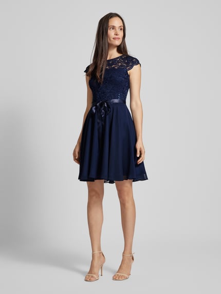 SWING Cocktailjurk met kant en strikceintuur Marineblauw - 1