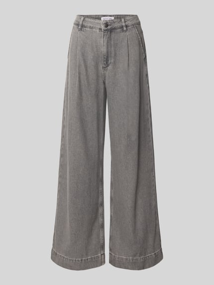 Wide Fit Jeans mit gelegten Falten Shop The Look MANNEQUINE