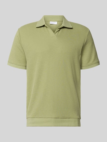 Produktfoto, Comfort Fit Poloshirt mit V-Ausschnitt von Lindbergh z bawełny, fakturowany wzór, detal z logo, długość tyłu w rozmiarze M: 68 cm