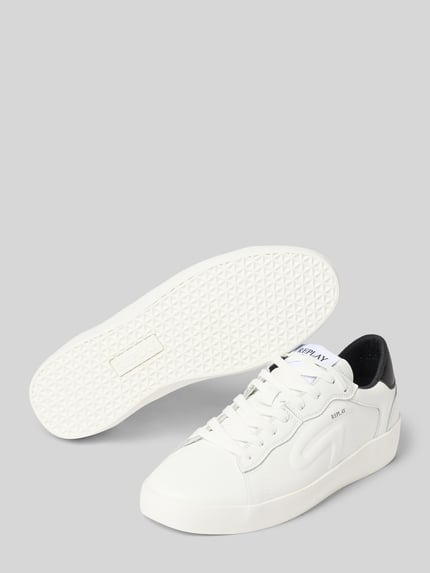 Produktfoto, Sneaker mit Logo-Details Modell 'RAPID' von Replay in Weiß, abgerundete Form, strukturierte Sohle, Herren Sneaker, neutraler Hintergrund