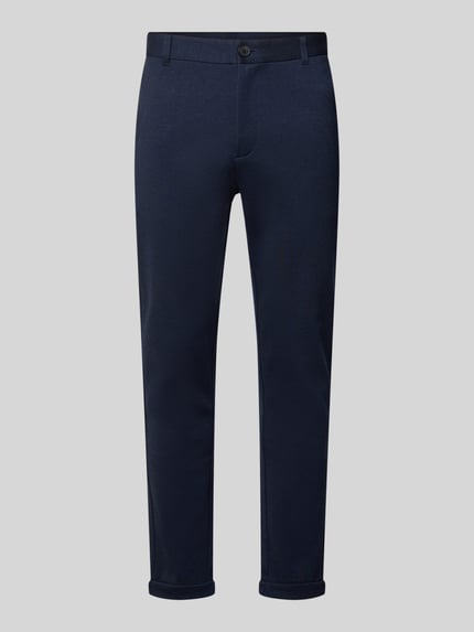 Produktfoto, granatowa Slim Fit Hose mit Viskose-Anteil in verkürzter Passform von Lindbergh, krój slim fit, elastyczny materiał, długość 7/8, kieszenie boczne i tylne, zapięcie na guzik i zamek, szerokość w rozmiarze M: 42 cm, długość nogawki wewnętrznej w rozmiarze M: 72 cm