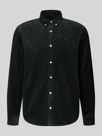 Produktfoto, Regular Fit Freizeithemd mit Logo-Stitching Modell 'MADISON' von Carhartt Work In Progress aus reiner Baumwolle in Dunkelgrün, feine Cordstruktur, Knopfleiste und Button-Down-Kragen, abgerundeter Saum.
