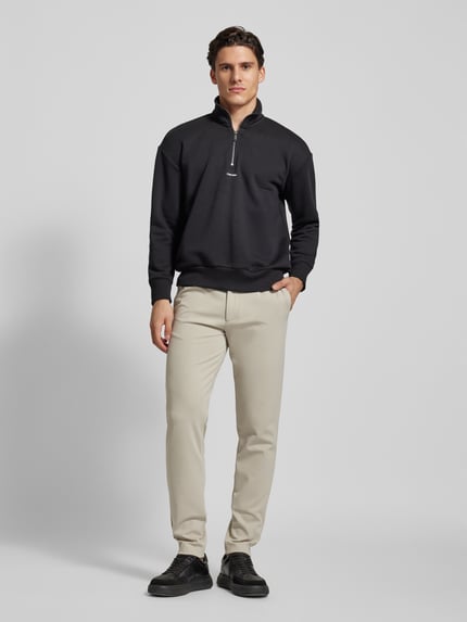 CK Calvin Klein Tapered Fit Hose mit Bundfalten Sand 1