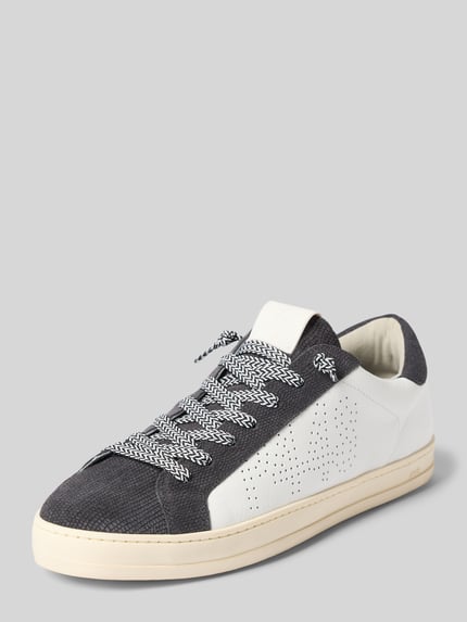 Produktfoto, Sneaker aus echtem Leder Modell 'John' von P448, abgerundete Passform, Logo-Detail, Schnürverschluss, Weiß und Dunkelgrau, Absatzhöhe 2 cm, Schafthöhe 8 cm, Schaftweite 9 cm, Herren Sneaker.