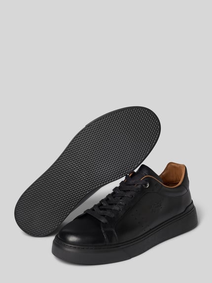 Produktfoto, Sneaker aus echtem Leder von La Martina in Schwarz, runde Form, Schnürverschluss, Logo-Detail, strukturierte Gummisohle, Absatz 4 cm, Schafthöhe 8 cm, Schaftweite 10 cm