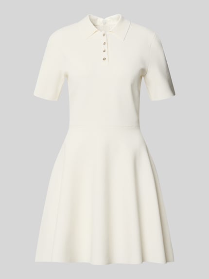 Produktfoto, cremeweißes Polokleid mit kurzer Knopfleiste, taillierter Schnitt, Viskose-Mix, Modell 'RONDAA' von Ted Baker.