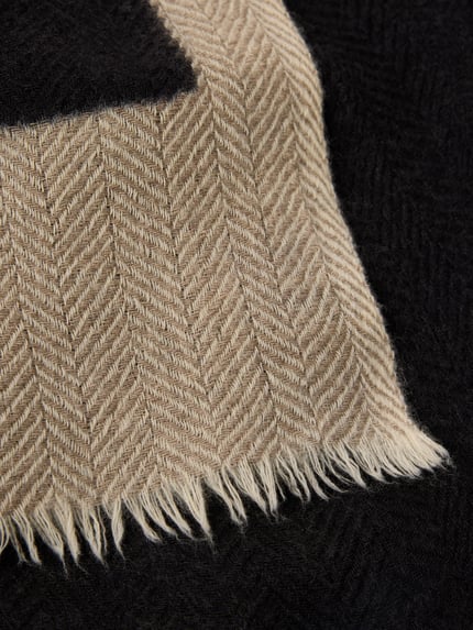 altea Schal aus Woll-Kaschgora-Mix mit Fischgrat-Design BLACK 2