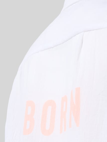 Productfoto, Relaxed Fit Hemdbluse met verlengde achterkant model 'Gary' van Banana Moon in katoenmix met witte kleur, detailopname.