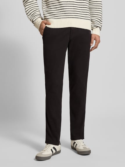 Mannenmodel draagt Slim Fit Stoffen broek met afneembare riem Model 'Marco' van JACK & JONES, katoenmix, steek- en achterzakken, binnenbeenlengte 74 cm, bandwijdte 43 cm, voorkant detailopname.