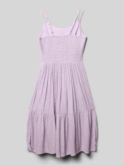 Produktfoto, Tailliertes Freizeitkleid aus reiner Viskose von s.Oliver RED LABEL, Optik:Allover-Muster, Midi-Länge, Volant-Saum, in zartem Flieder mit feiner Struktur