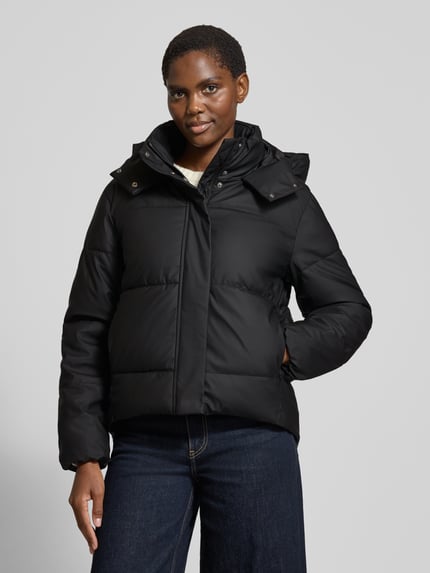 VERO MODA Kurtka pikowana o kroju regular fit z kapturem model ‘GRETAKYLIE’ Czarny 4