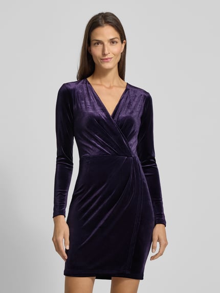 mbyM Knielanges Kleid mit V-Ausschnitt Modell 'MADENA' Lila 4